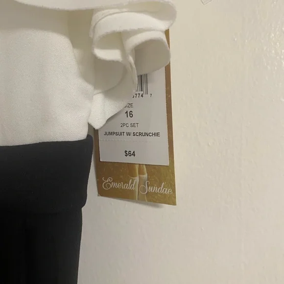 Elegant Black and White Ruffle Jumpsuit Juniors . Size 16. - Picture 3 of 4